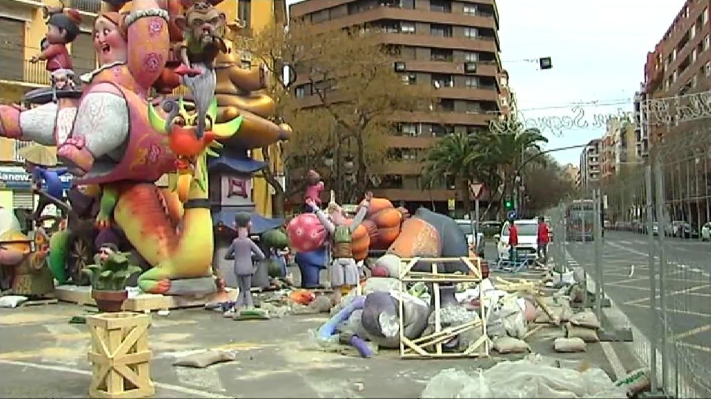 Varias fallas sufren desperfectos por las fuertes rachas de viento
