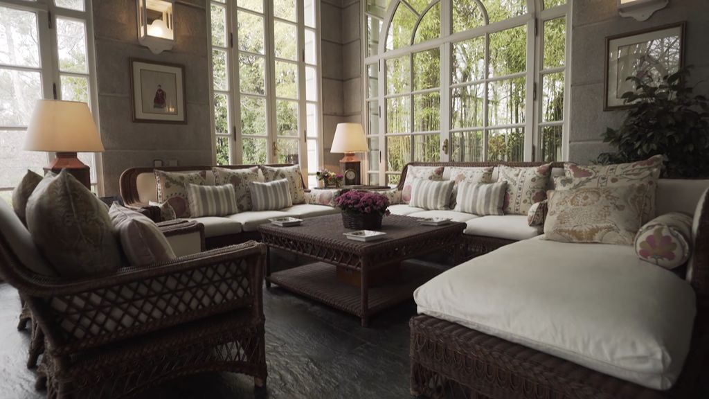 Piscina interior, gran salón... así es la casa de Isabel Preysler por dentro, foto a foto