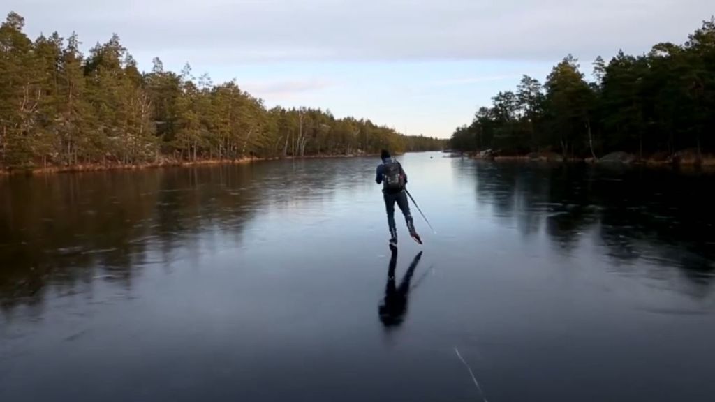 El arte de patinar sobre el hielo recién congelado