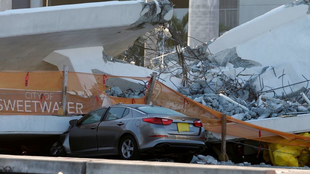 Cuatro muertos y 10 heridos tras derrumbarse un puente en Miami