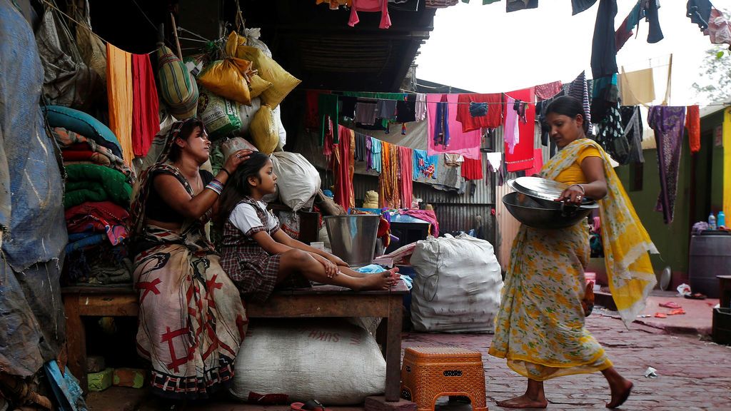 Una imagen cotidiana en un barrio de la India