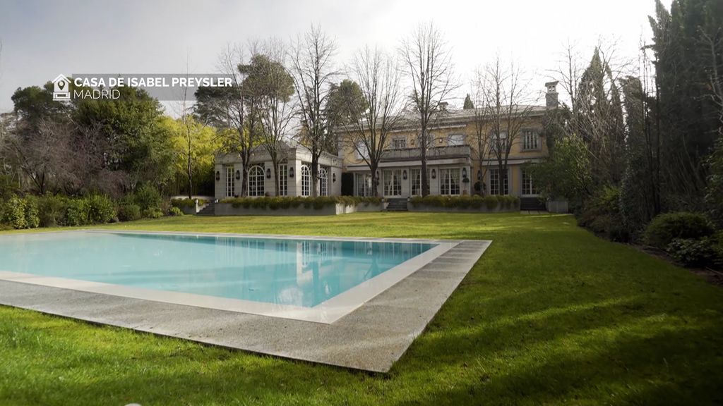 Piscina interior, gran salón... así es la casa de Isabel Preysler por dentro, foto a foto