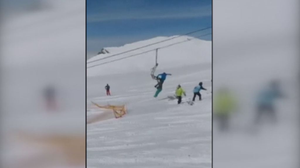 Un telesilla en Georgia lanza por los aires a esquiadores tras perder el control