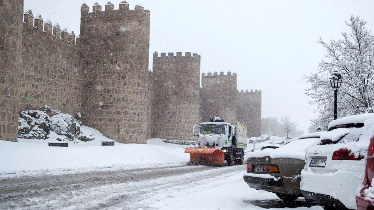 La nieve impide circular a camiones en vías de la red principal de Ávila, Salamanca, Segovia y Valladolid