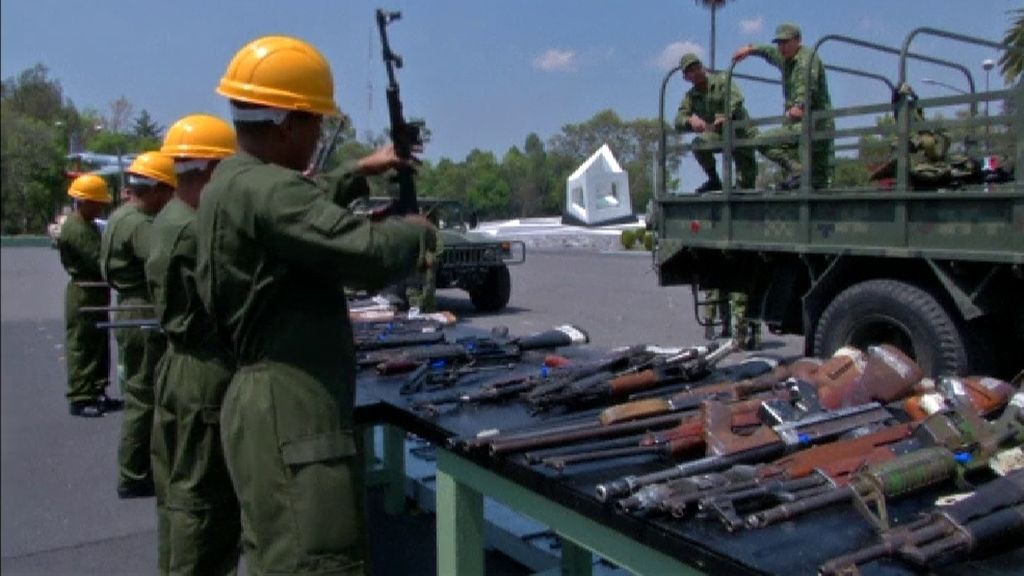 México destruye cientos de armas de fuego para combatir la violencia