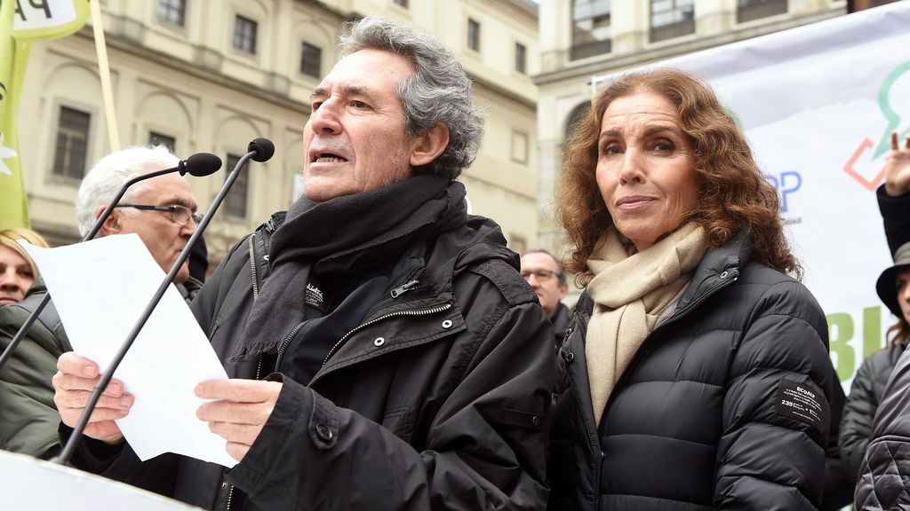 Miguel Ríos, Ana Belén, Víctor Manuel y María Botto leen un manifiesto por el blindaje constitucional de las pensiones
