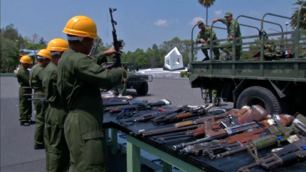 México destruye cientos de armas de fuego para combatir la violencia