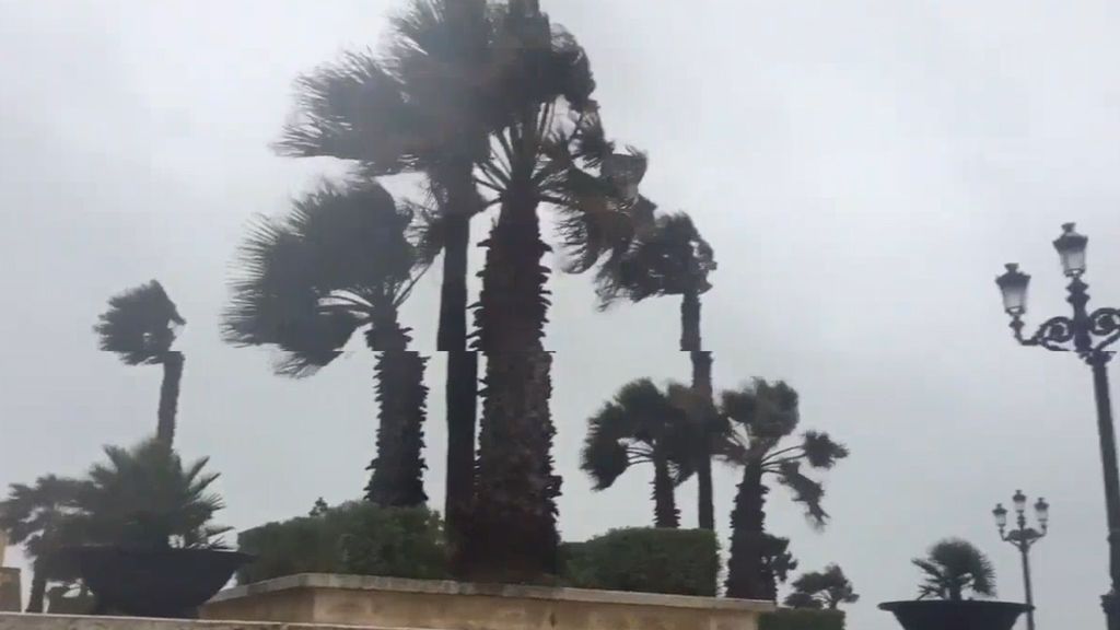 La borrasca Hugo deja rachas de viento de hasta 100km/hora en Cádiz