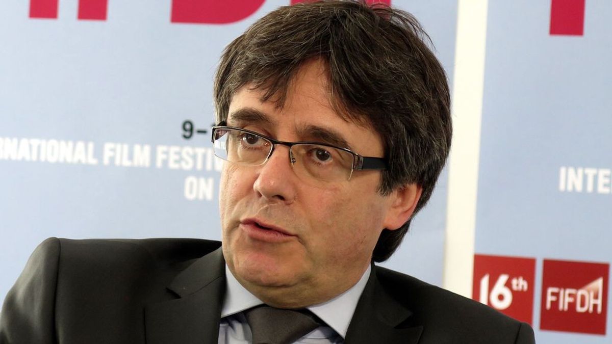 Reaparece en público Puigdemont durante la exhibición de un documental de Cataluña