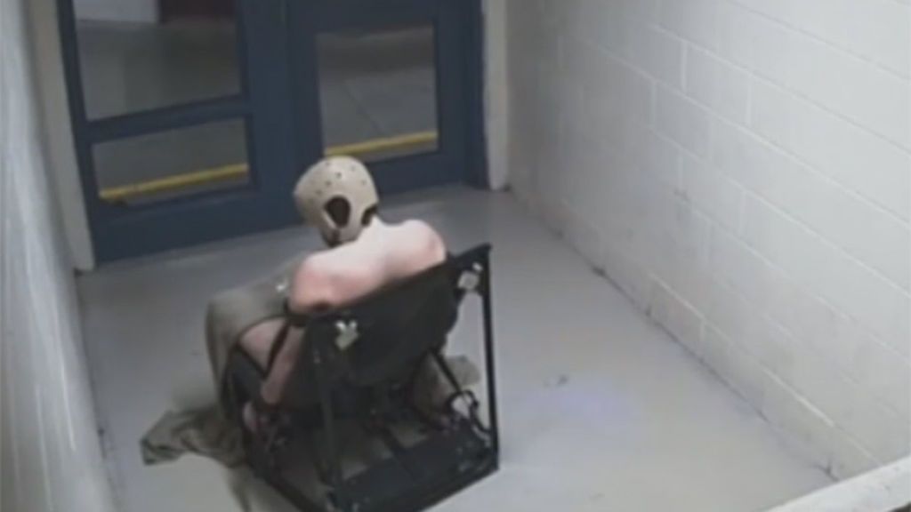 Fallece un preso de una embolia tras permanecer 46 horas atado e inmovilizado en una silla