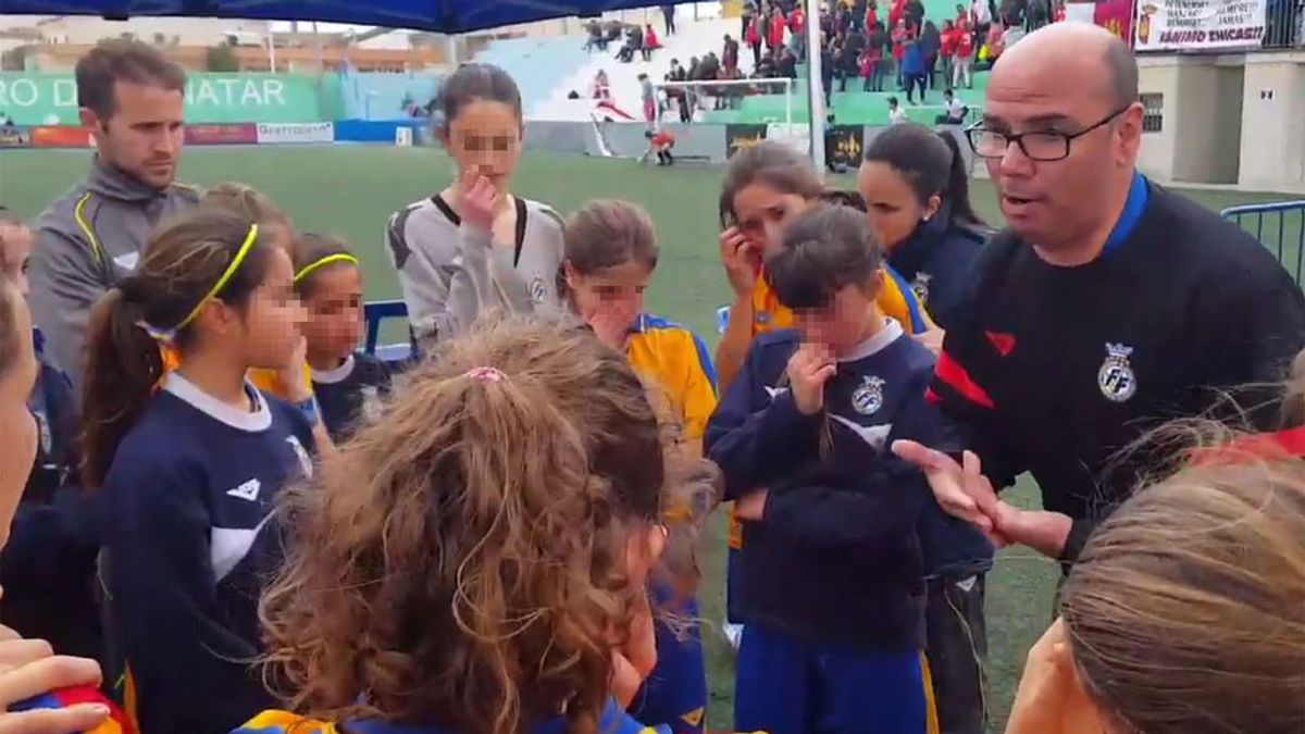 Caen eliminadas en cuartos y su entrenador les da un discurso que nunca olvidarán: “El fútbol tiene dos caras y hoy hemos vivido la mala” Caen eliminadas en cuartos y su entrenador les da un discurso que nunca olvidarán: “El fútbol tiene dos caras y hoy hemos vivido la mala”