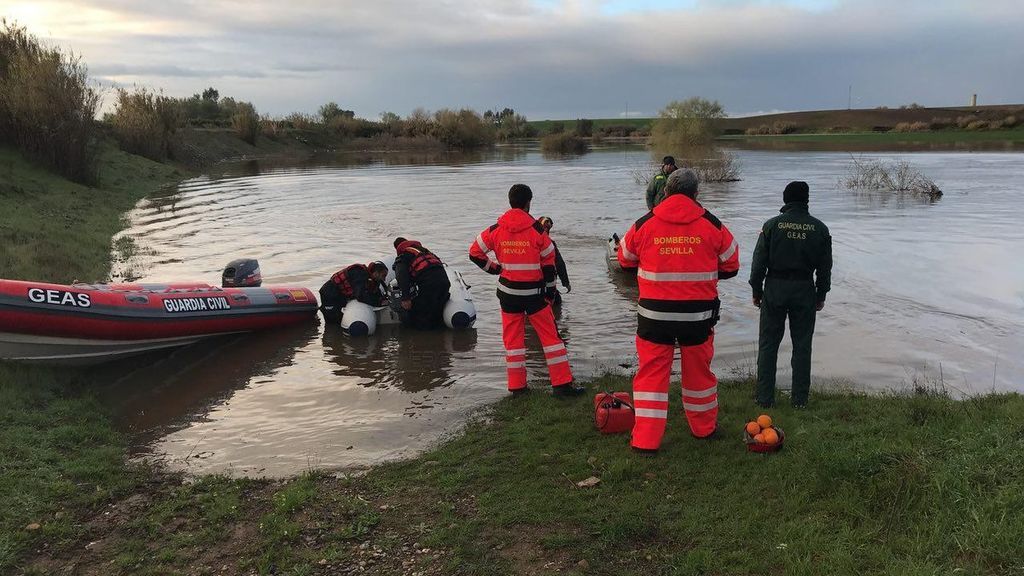 Continúan buscando al guardia civil desaparecido en Sevilla a causa del temporal