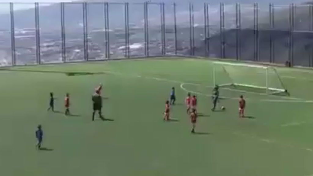 “¡David, déjale!”: Los padres de un equipo canario piden a sus niños dejar marcar gol al rival porque van ganando 12-0 👏