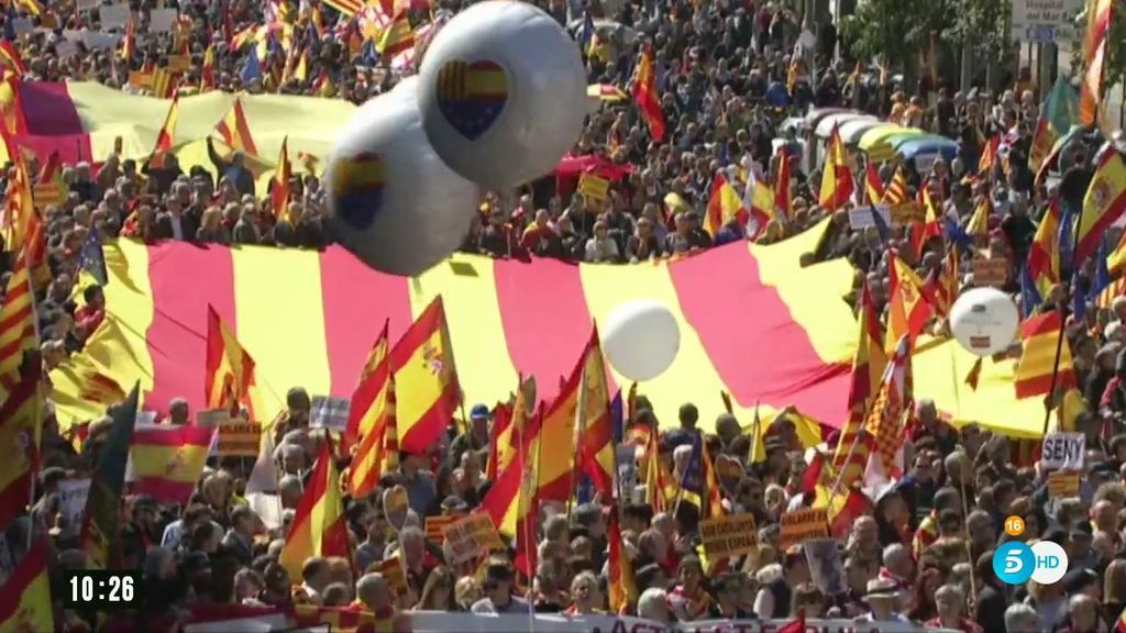 Los constitucionalistas catalanes se manifiestan para pedir una salida al bloqueo