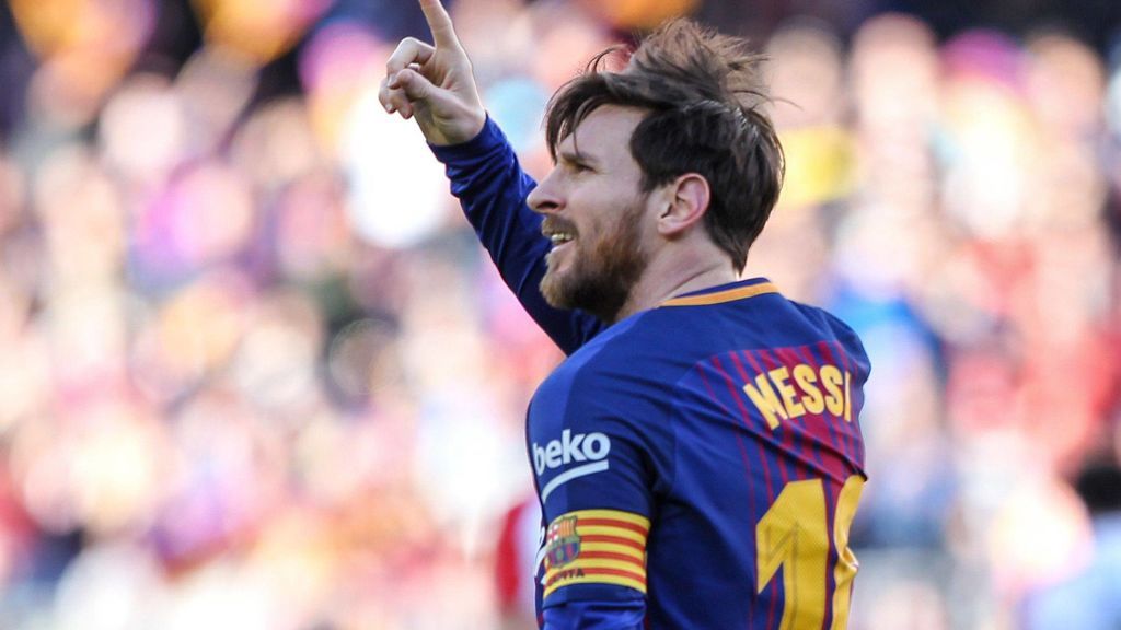 Lo nuca visto en Messi para celebrar su gol 500 con el dorsal 10 del Barça