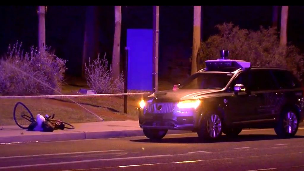 Accidente mortal de un coche de Uber sin conductor:  La empresa suspende las pruebas