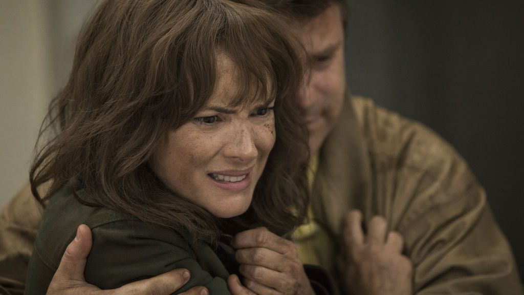 Winona Ryder (Joyce Byers), en la segunda temporada de 'Stranger things'.
