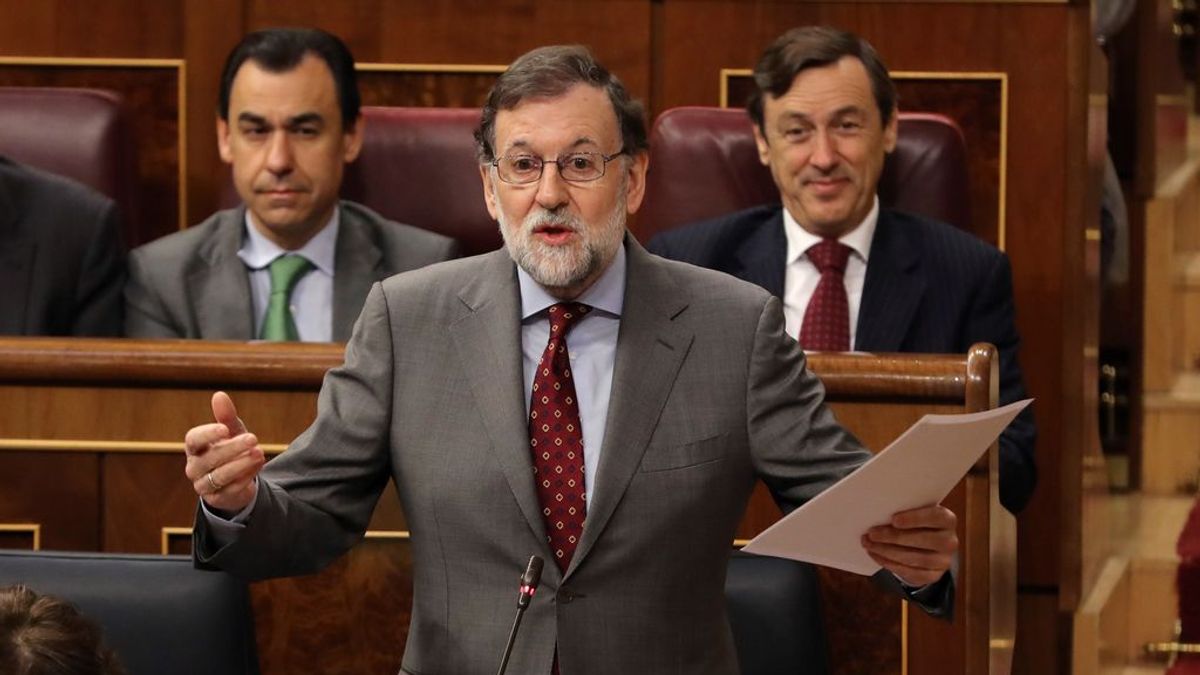 Rajoy advierte al PSOE de que aprobará las medidas sobre las pensiones sin ellos si no hay acuerdo
