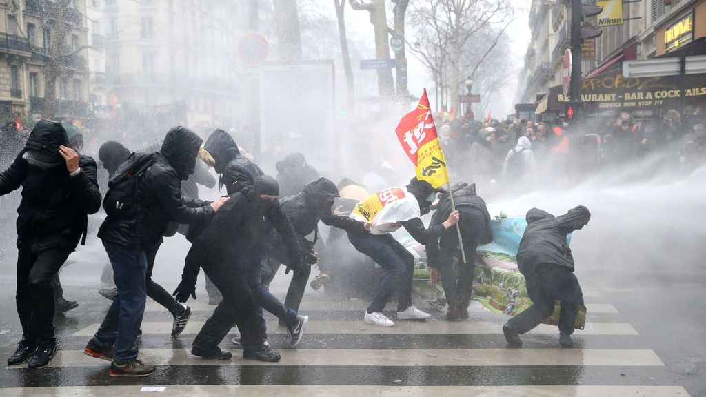 Disturbios en París durante una manifestación contra las reformas de Macron