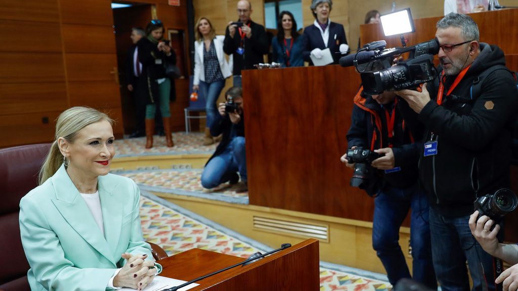 Cifuentes no da explicaciones sobre su máster en la Asamblea de Madrid ni a los medios