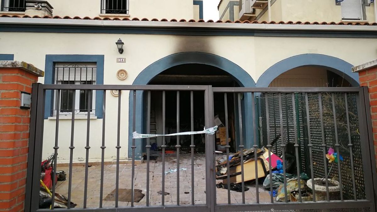 Un hombre incendia su casa con su mujer dentro en Guadalajara y luego se suicida