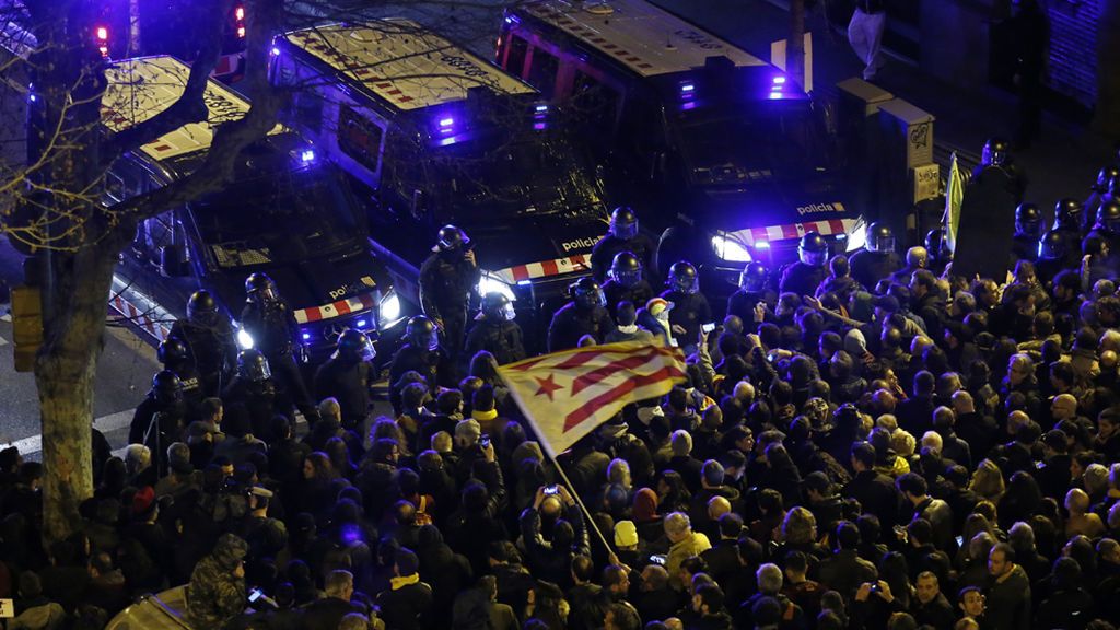 Cargas en Barcelona durante la manifestación en protesta por los encarcelados