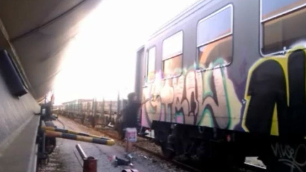 Detenidos cuatro grafiteros que irrumpieron en un tren de Madrid al grito de "atentado"