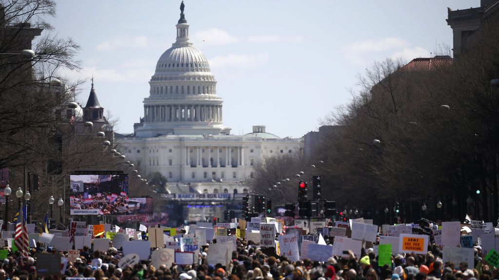Miles de personas reclaman un mayor control de las armas en Washington