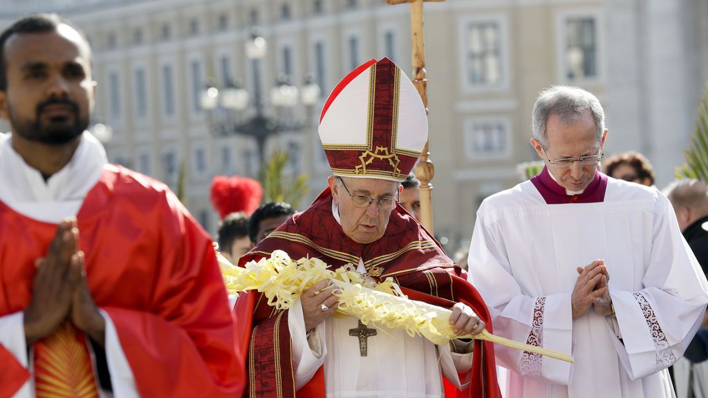El papa Francisco oficia la misa del Domingo de Ramos