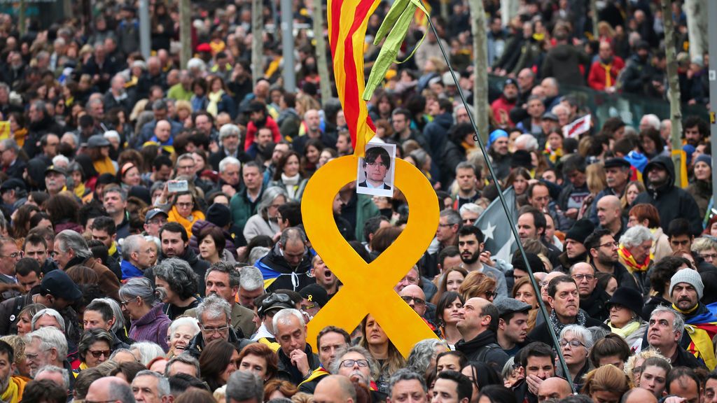 Movilizaciones masivas en Cataluña en protesta por el arresto de Puigdemont