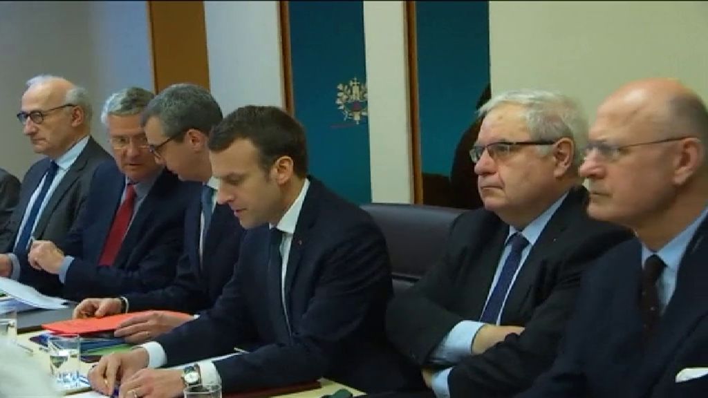 Macron convoca una reunión para luchar contra el terrorismo yihadista