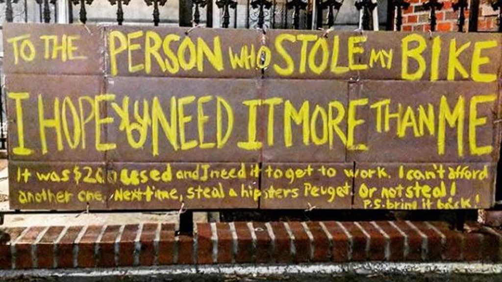 Cuelga un cartel para recuperar su bicicleta robada y recibe una oleada de solidaridad