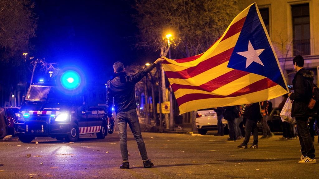 Tensión frente a la Delegación del Gobierno en Barcelona