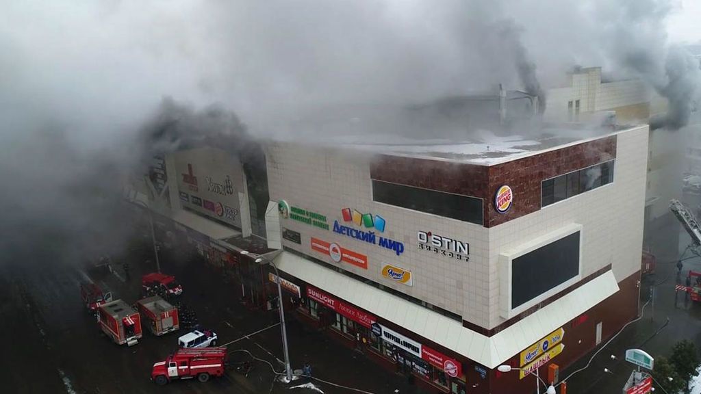 Incendio en un centro comercial en Siberia:  50 muertos y más de 100 desaparecidos