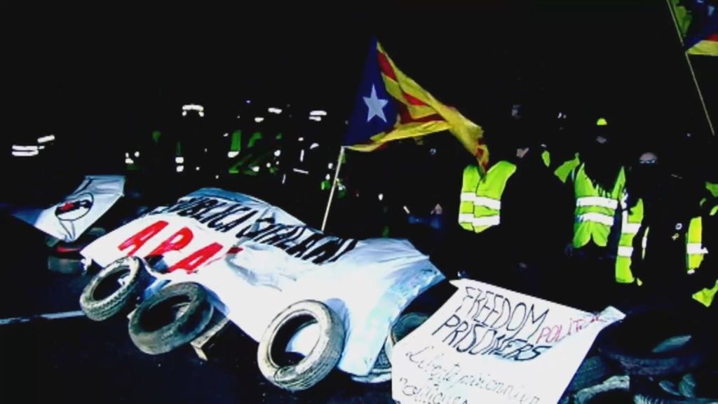Cataluña amanece con otra jornada de protestas con más cortes de carreteras
