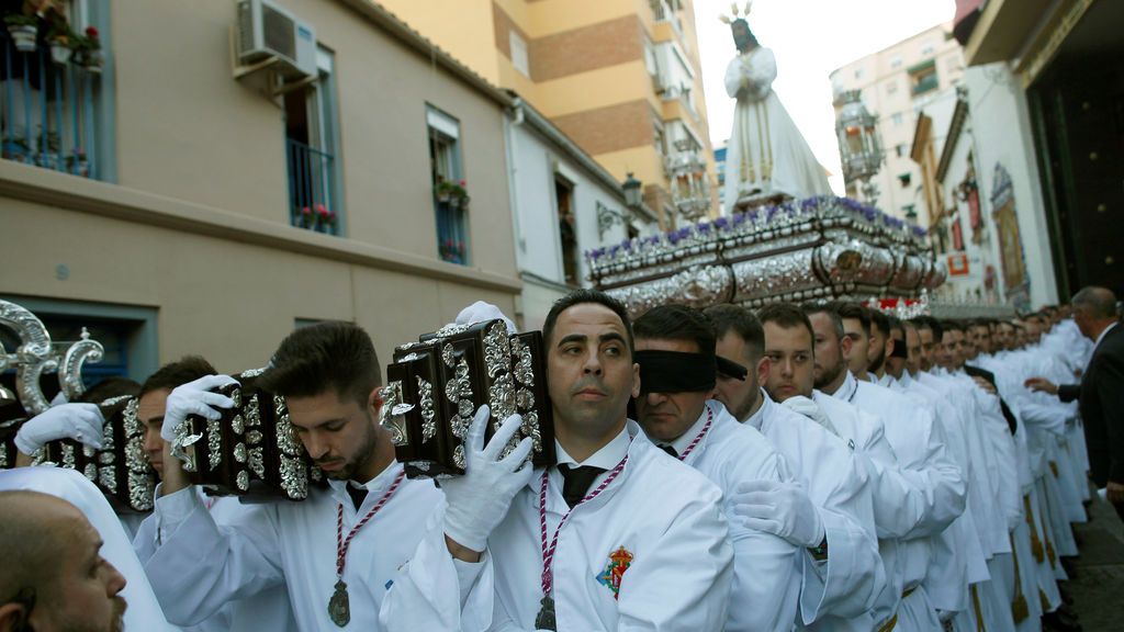 Las procesiones recorren España de norte a sur