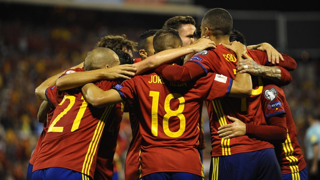 ¡Ya hay ganas de Mundial! Miles de aficionados arropan a España ante Argentina