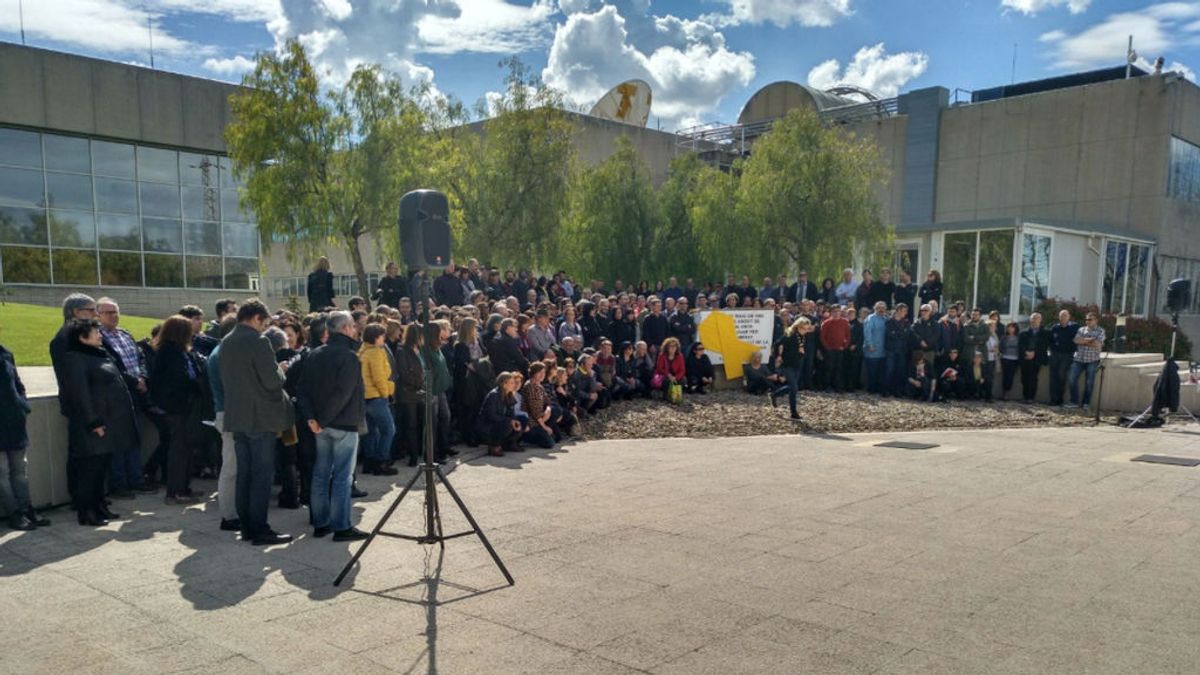 Imagen de la concentración de los trabajadores de TV3 contra los encarcelamientos y las órdenes de detención de políticos catalanes.