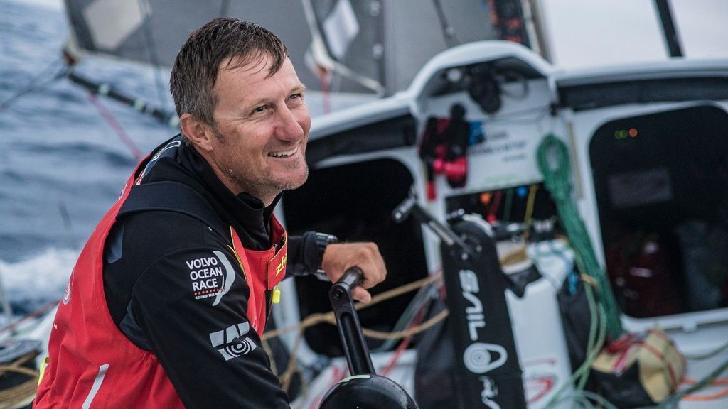 Un triplulante de la Volvo Ocean Race lleva horas desaparecido tras caerse al mar en la séptima etapa