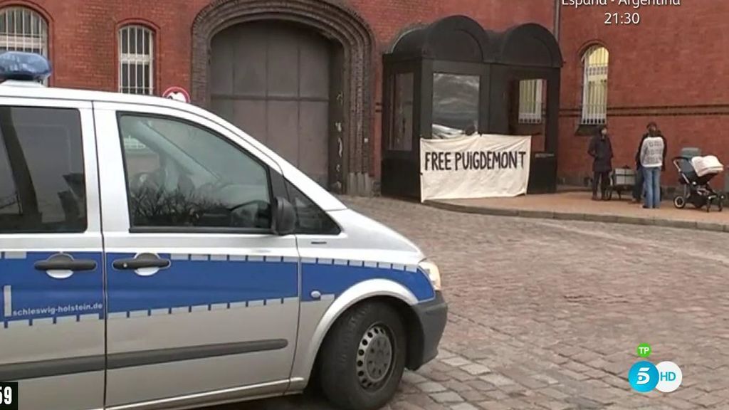 El juez deja en prisión a Carles Puigdemont por “riesgo de fuga” a Bélgica