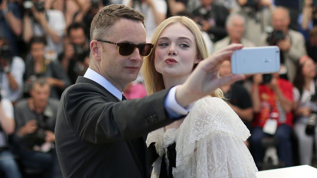 Nicolas Winding y Elle Fanning