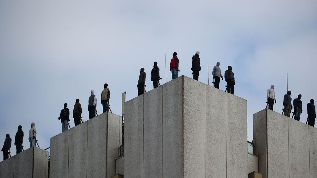 Project 84:  Los maniquíes que desde un tejado de Londres  denuncian el aumento de los suicidios