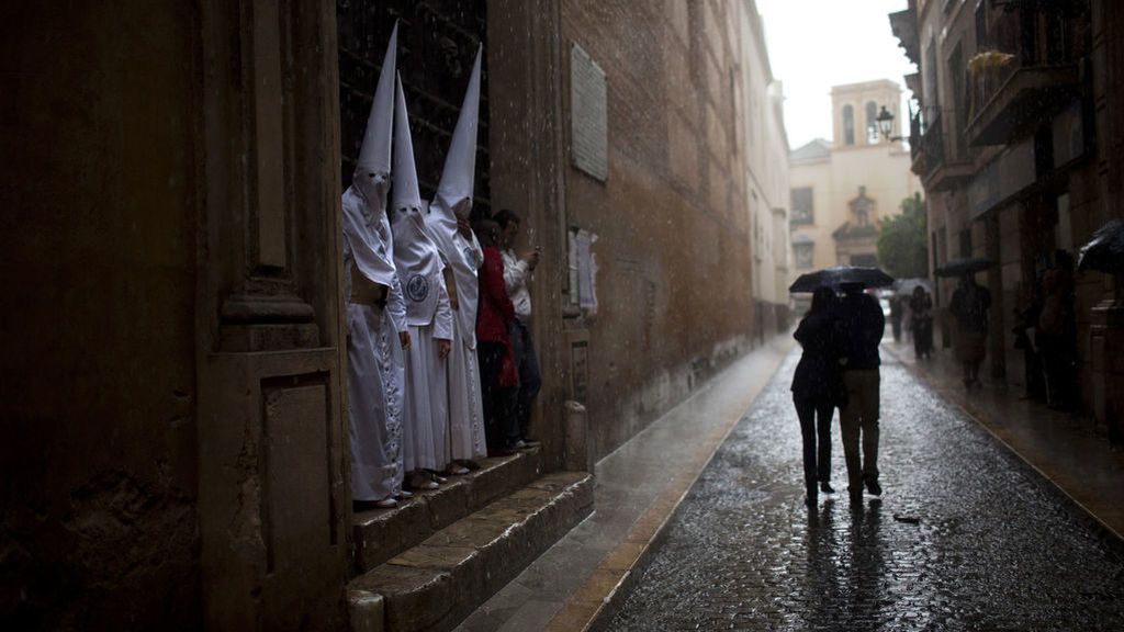 Olvida el paraguas: los destinos españoles para huir de la lluvia esta Semana Santa
