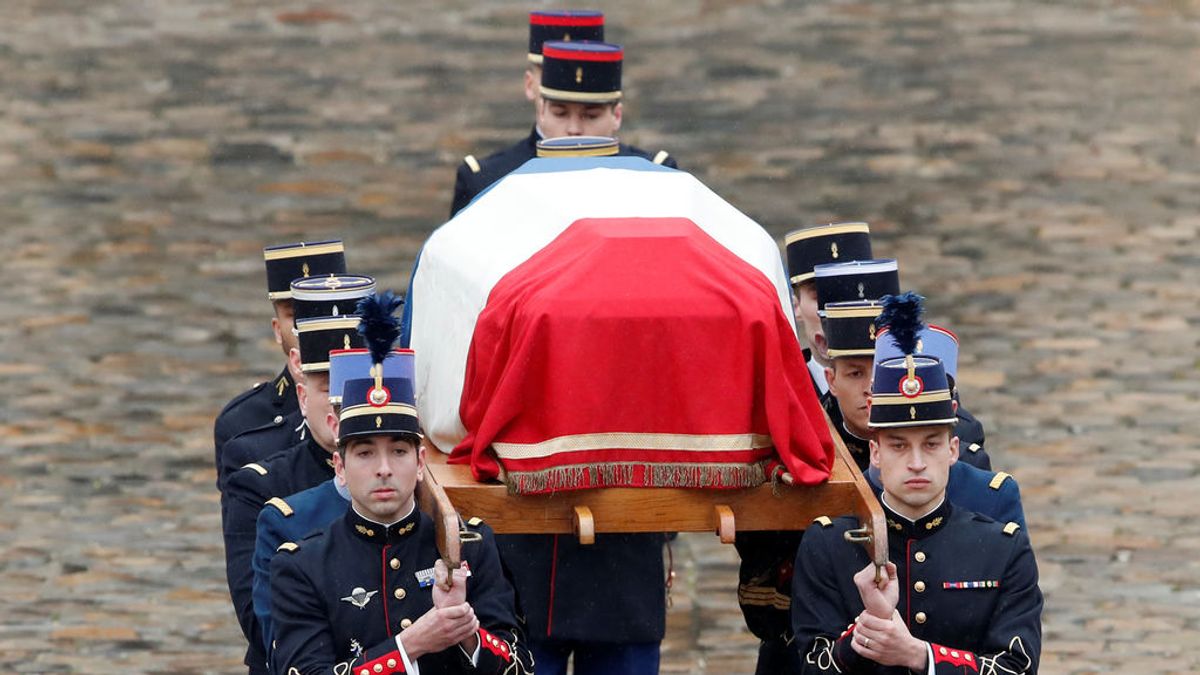 Francia despide al "héroe" que murió tras salvar a una rehén en el atentado de Trèbes