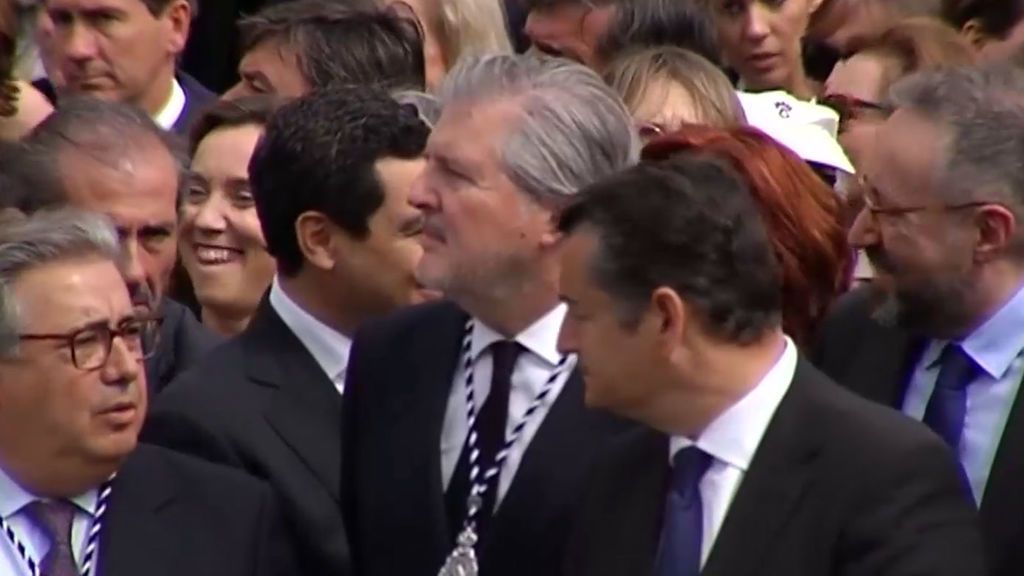 Los políticos se dejan ver en la procesión del Cristo de la Buena Muerte, en Málaga