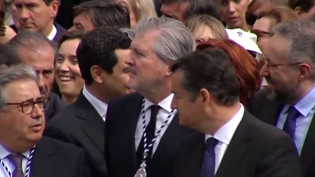 Los políticos se dejan ver en la procesión del Cristo de la Buena Muerte, en Málaga