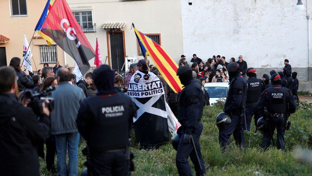 Los CDR intentan evitar que la Legión desfile en Palafolls, Girona