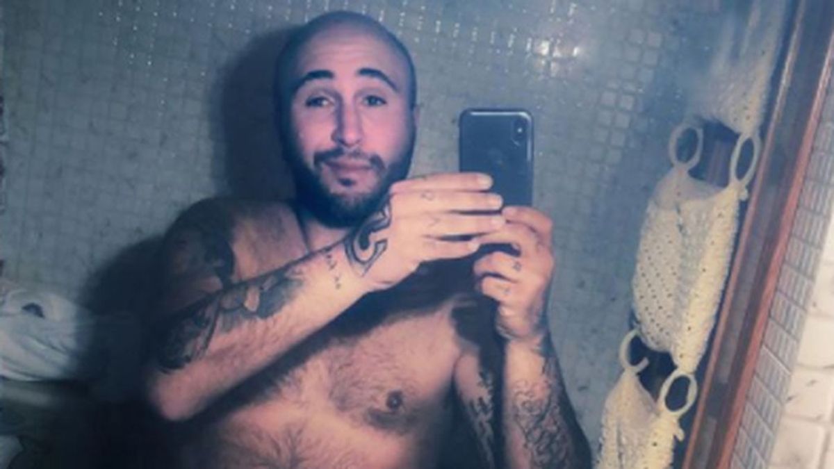 Kiko Rivera publica una foto de sus hijos en la bañera y sus seguidores le increpan hasta que la borra
