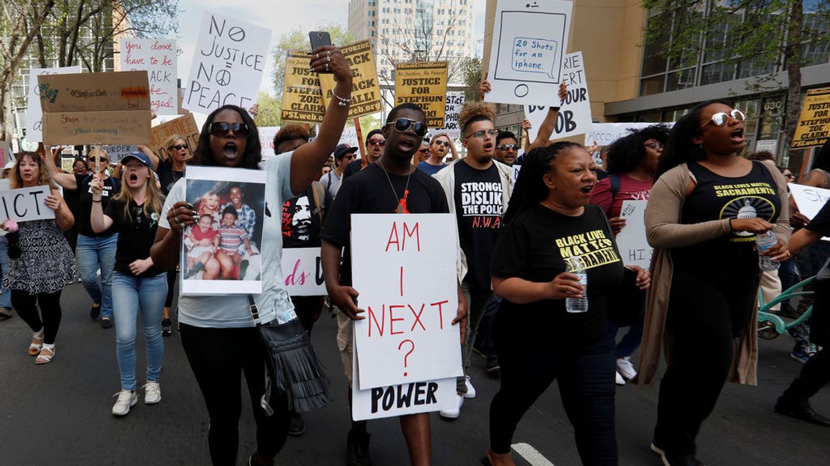 Se reanudan las protestas en Sacramento por la muerte de un afroamericano a manos de la Policía