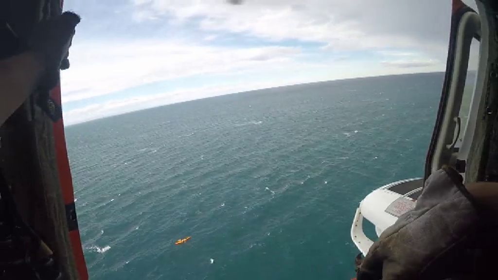 La Guardia Civil rescata en helicóptero a un kayakista en Cullera